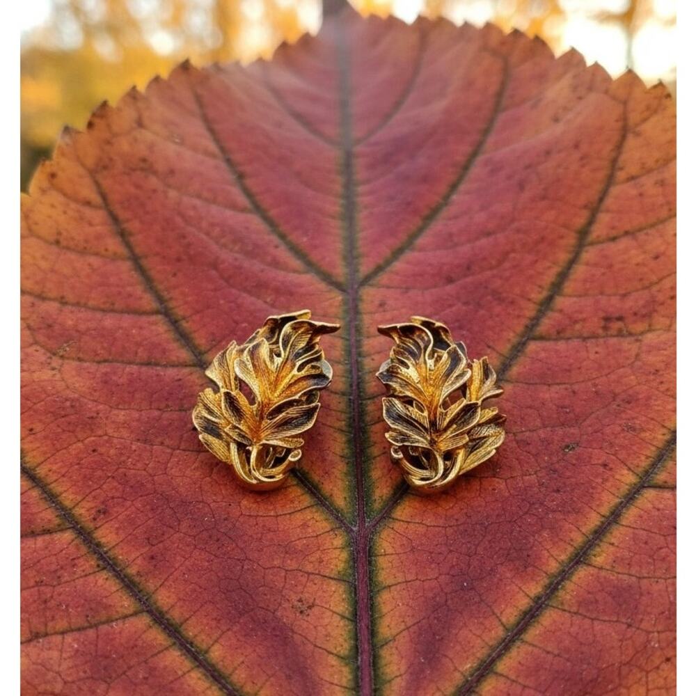 Vintage Gold Tone Leaf Clip Earrings-Brown Enamel-Mid Century-Fall-Retro-Nature